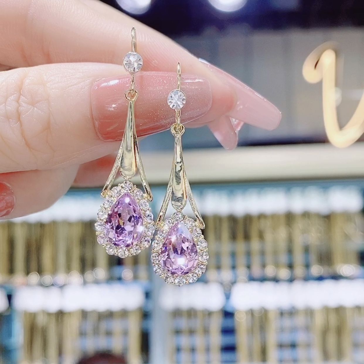 ✨️Boucles d'oreilles pendantes élégantes en forme de sphère de cristal