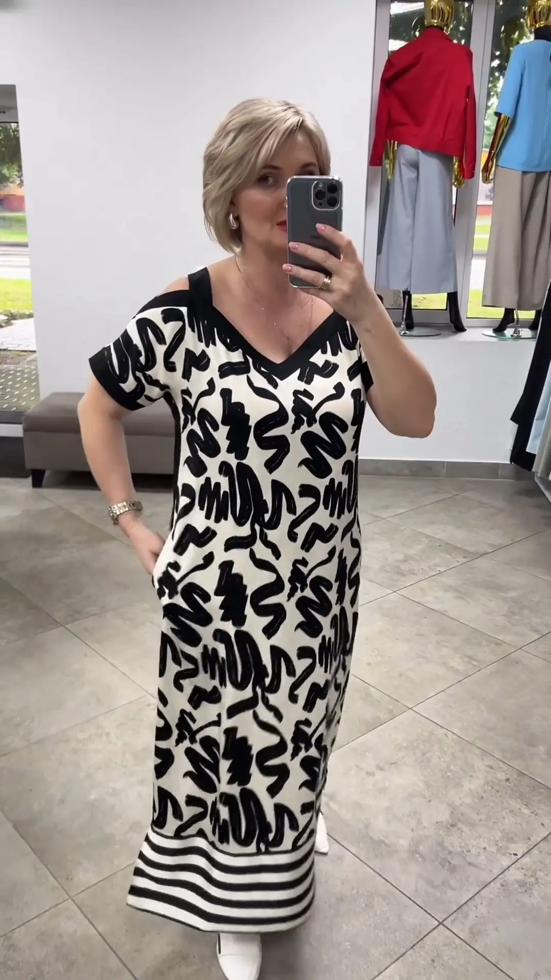 đNouvelles robes d'Ă©tĂ© đ„ Robe respirante Ă la mode avec Ă©paules dĂ©nudĂ©es et col en V