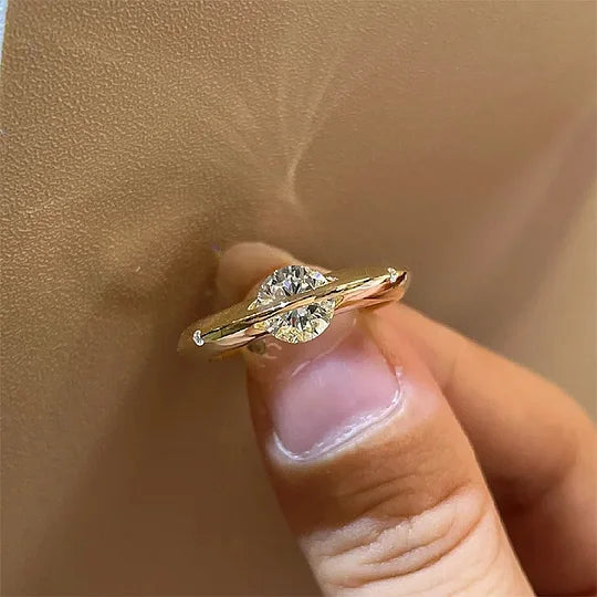 đBague diamant rotative symbolisant l'Ă©toile de l'univers