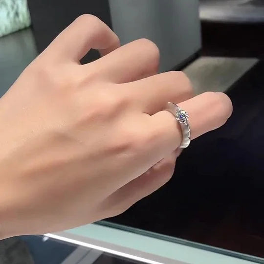 đBague diamant rotative symbolisant l'Ă©toile de l'univers