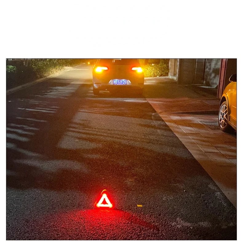 🚗Grande promotion - 55% de réduction🆘3-EN-1 Lampe de Signalisation d'Urgence Solaire Triangulaire pour le Bord de Route✨