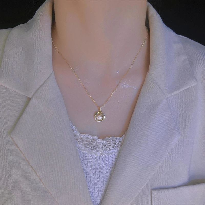 🌟 Charmant collier avec zircons en forme de cercle avec coquilles Saint-Jacques