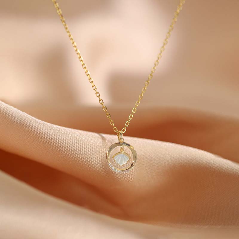 🌟 Charmant collier avec zircons en forme de cercle avec coquilles Saint-Jacques