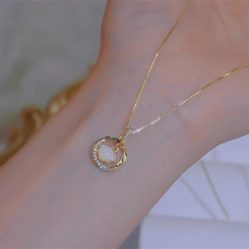 🌟 Charmant collier avec zircons en forme de cercle avec coquilles Saint-Jacques
