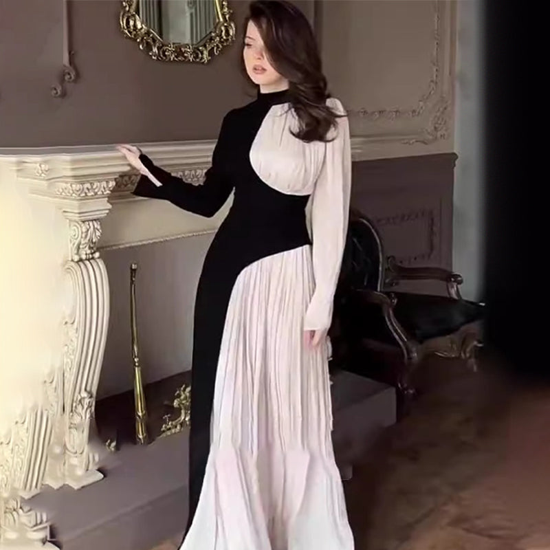 Robe ajustée à manches longues et couleurs contrastées