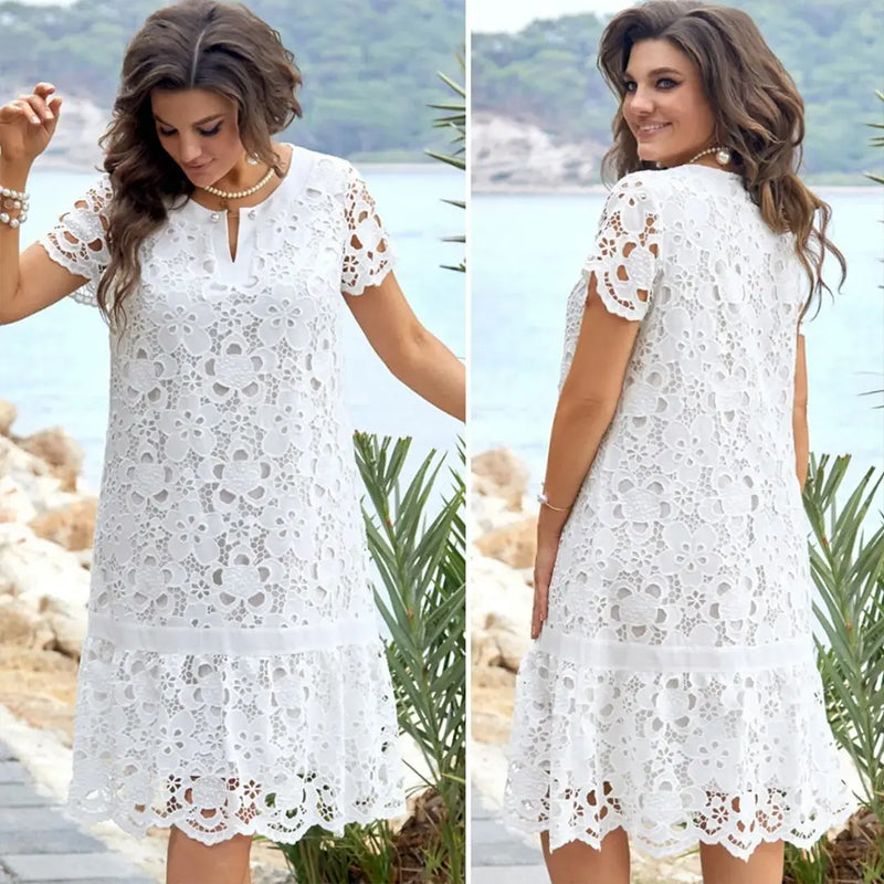 Robe blanche élégante à fleurs découpées de grande taille pour femme