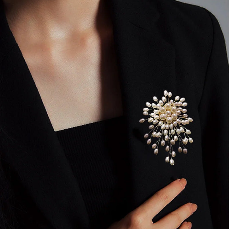 ✨Broche en perles faite à la main de haute qualité pour femme.