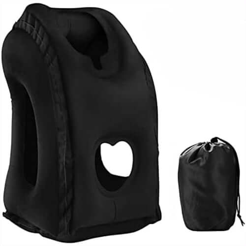 ✈️💤 PROMO FLASH : 50% DE RÉDUCTION ! Coussin de Voyage Gonflable Ergonomique 45° – Soutien Nuque & Buste, Ouvertures Bras/Visage, Valve Grand Débit, 330 g for Dormir Enfin en Avion, Train ou Bureau ✨