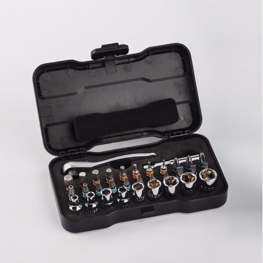 🔧⏰ OFFRE LIMITÉE : 50 % DE RÉDUCTION ! Kit de tournevis à cliquet magnétique 24 en 1 – Compact et léger – Que ce soit à la maison ou en déplacement, tu es prêt pour toutes les réparations 🛠️✨