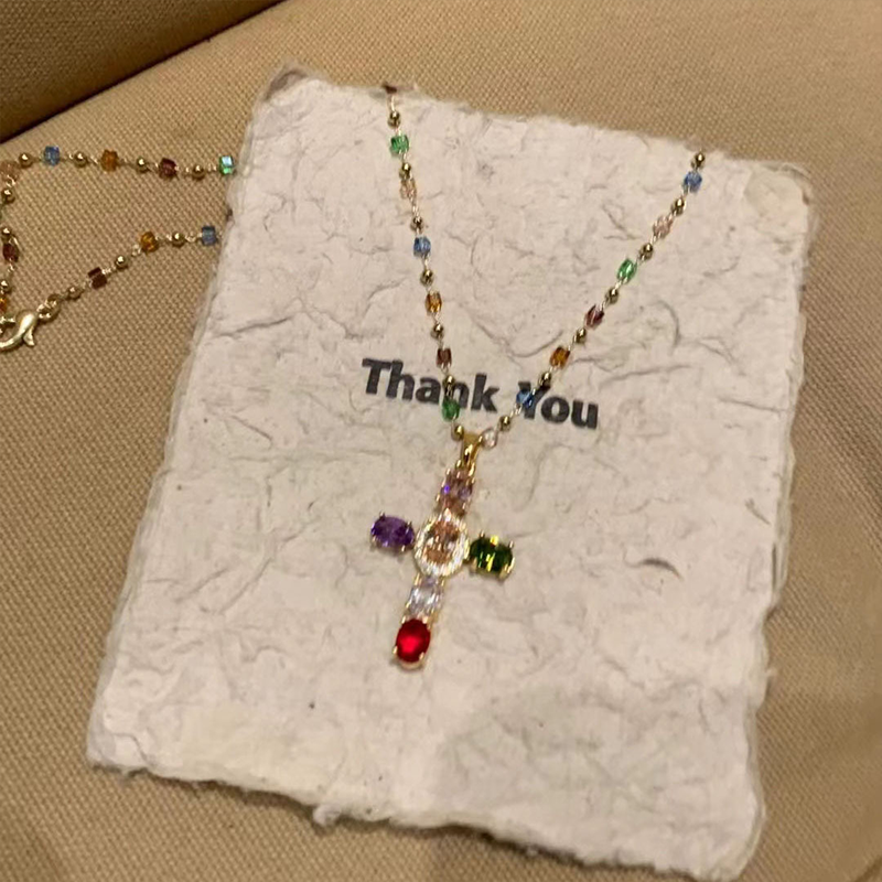 Collier avec Pendentif en Croix en Strass Colorés
