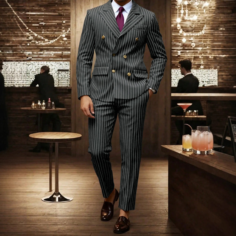 Costume homme à fines rayures 👔 Affine et allonge la silhouette, croisé avec revers pointus, coupe ajustée 💼 Idéal pour les affaires et les mariages 🏆