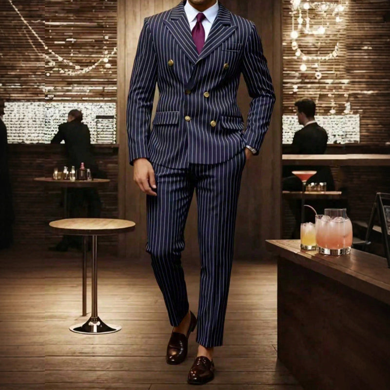 Costume homme à fines rayures 👔 Affine et allonge la silhouette, croisé avec revers pointus, coupe ajustée 💼 Idéal pour les affaires et les mariages 🏆
