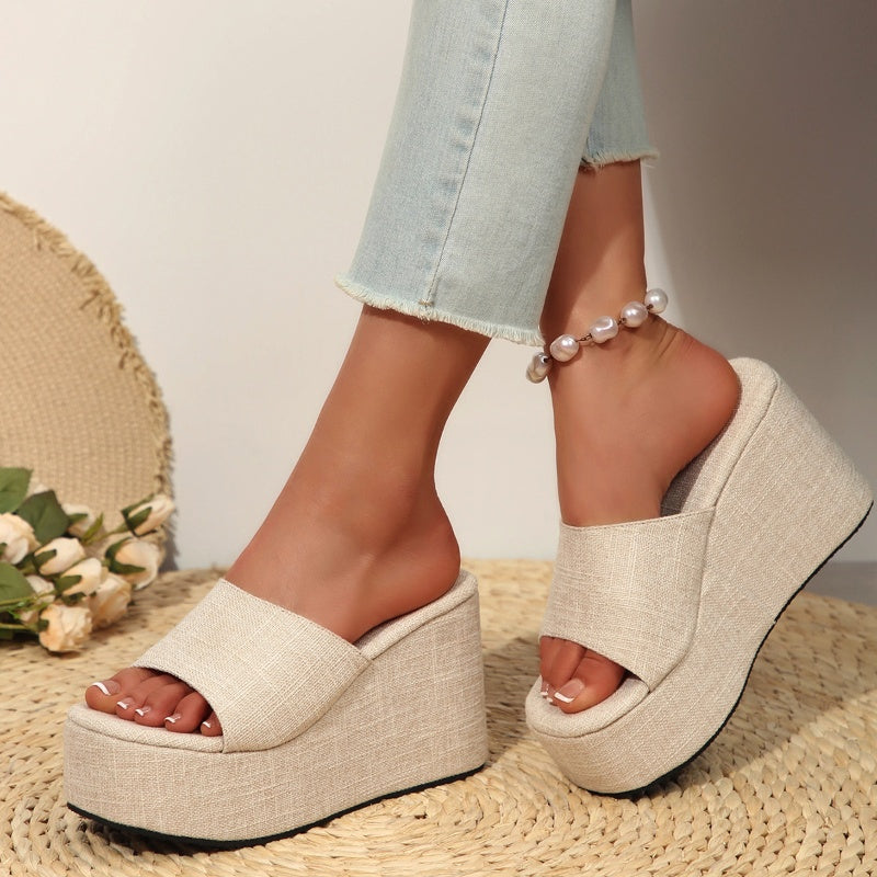 Sandales rehaussantes 👡 Modèle à enfiler, semelle épaisse pour allonger les jambes, texture antidérapante, confortables toute la journée, parfaites pour l'été ☀️