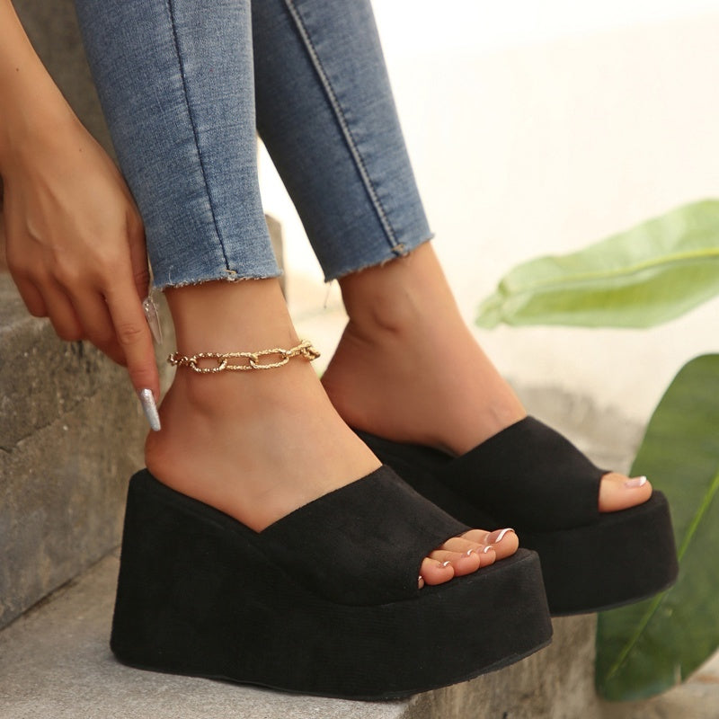 Sandales rehaussantes 👡 Modèle à enfiler, semelle épaisse pour allonger les jambes, texture antidérapante, confortables toute la journée, parfaites pour l'été ☀️