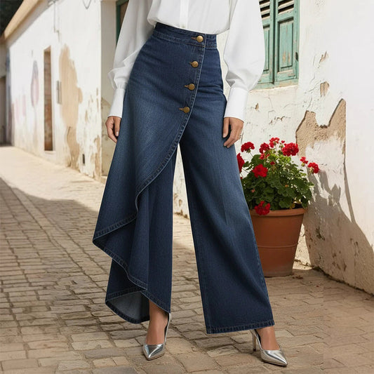 Jean portefeuille asymétrique 👖 À mi-chemin entre la culotte et le pantalon, taille haute pour allonger les jambes, coupe large et fluide, boutons disposés en diagonale : transformez-vous instantanément en fashionista ! ✨