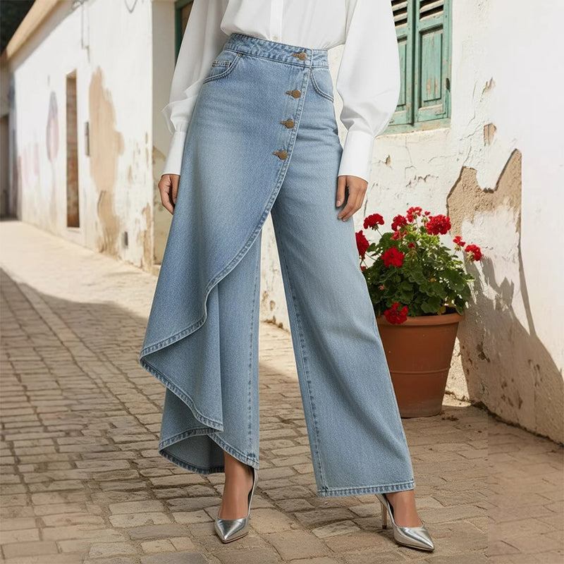 Jean portefeuille asymétrique 👖 À mi-chemin entre la culotte et le pantalon, taille haute pour allonger les jambes, coupe large et fluide, boutons disposés en diagonale : transformez-vous instantanément en fashionista ! ✨
