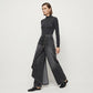 Jean portefeuille asymétrique 👖 À mi-chemin entre la culotte et le pantalon, taille haute pour allonger les jambes, coupe large et fluide, boutons disposés en diagonale : transformez-vous instantanément en fashionista ! ✨