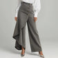 Jean portefeuille asymétrique 👖 À mi-chemin entre la culotte et le pantalon, taille haute pour allonger les jambes, coupe large et fluide, boutons disposés en diagonale : transformez-vous instantanément en fashionista ! ✨