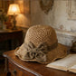 Chapeau de paille style français avec nœud 👒 — Tissage respirant, large bord ondulé, protection solaire et effet affinant pour le visage. Ajustable (ne s'envole pas !), pliable et facile à transporter 🌊