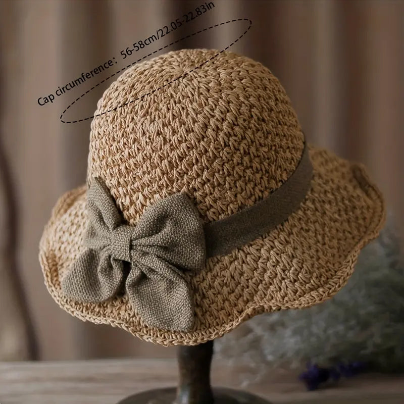 Chapeau de paille style français avec nœud 👒 — Tissage respirant, large bord ondulé, protection solaire et effet affinant pour le visage. Ajustable (ne s'envole pas !), pliable et facile à transporter 🌊