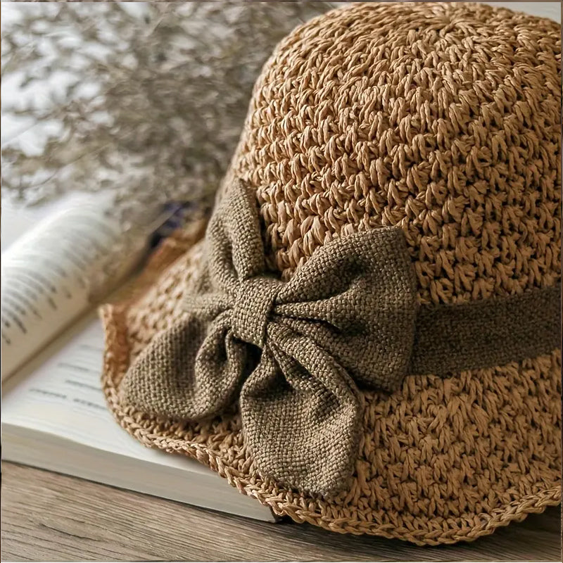 Chapeau de paille style français avec nœud 👒 — Tissage respirant, large bord ondulé, protection solaire et effet affinant pour le visage. Ajustable (ne s'envole pas !), pliable et facile à transporter 🌊
