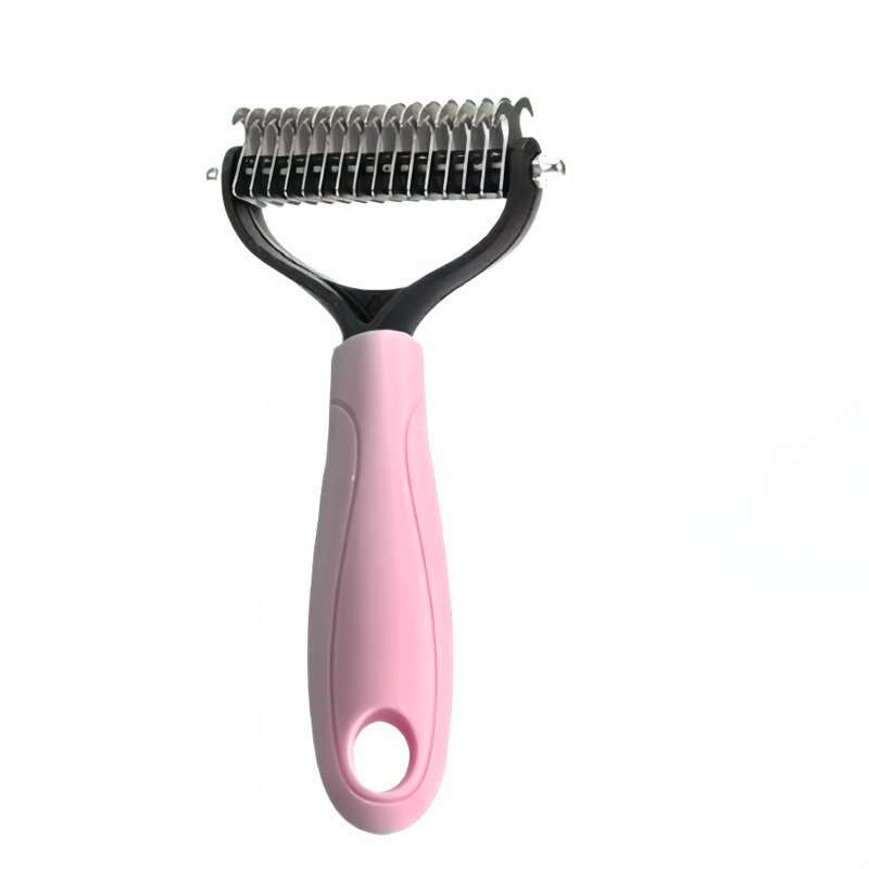 Peigne de toilettage pour animaux ✨ Un côté démêle, l'autre enlève les poils morts. Ses dents arrondies retirent facilement les poils, pour un toilettage impeccable en un seul passage 🧹