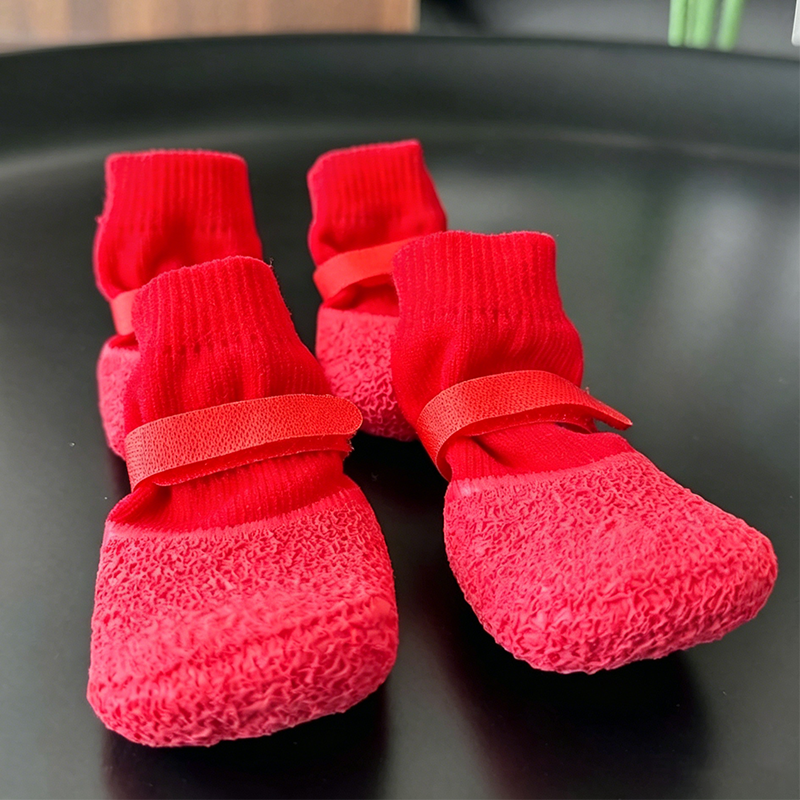 🐾 Chaussures imperméables et antidérapantes pour animaux de compagnie | Protection des pattes contre l'usure, la chaleur et le sel · Caoutchouc texturé antidérapant et anti-chute