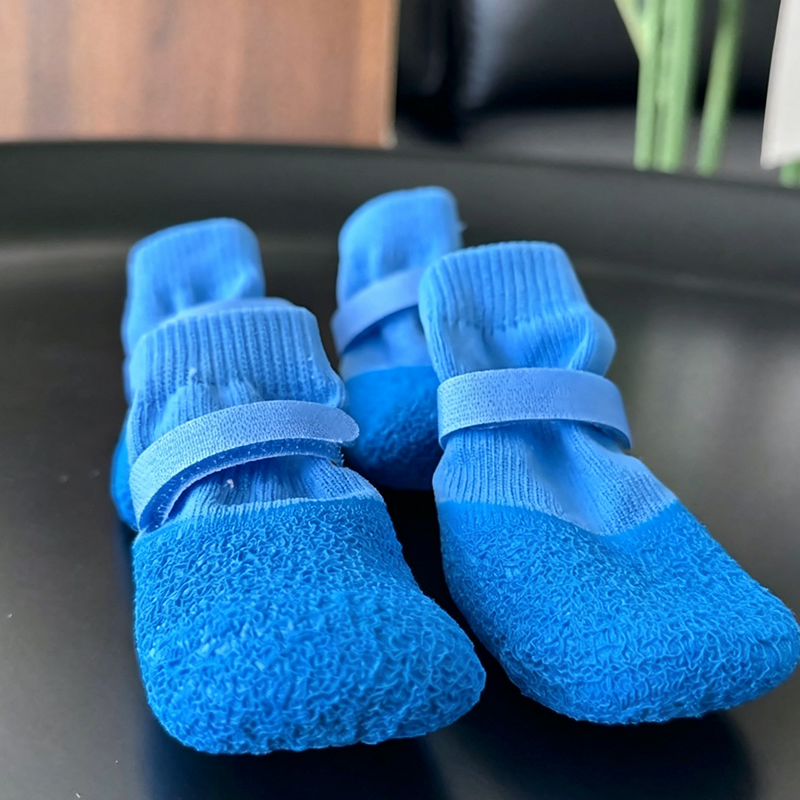 🐾 Chaussures imperméables et antidérapantes pour animaux de compagnie | Protection des pattes contre l'usure, la chaleur et le sel · Caoutchouc texturé antidérapant et anti-chute