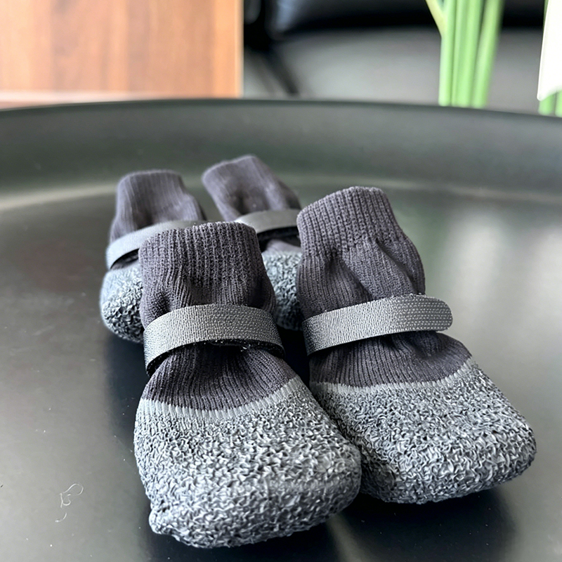 🐾 Chaussures imperméables et antidérapantes pour animaux de compagnie | Protection des pattes contre l'usure, la chaleur et le sel · Caoutchouc texturé antidérapant et anti-chute