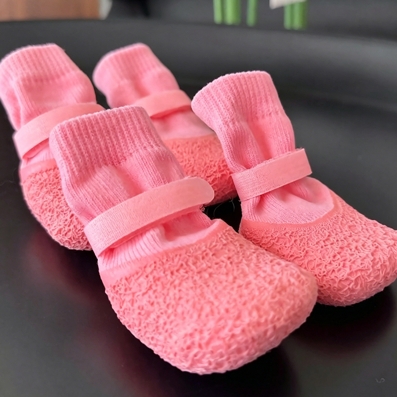 🐾 Chaussures imperméables et antidérapantes pour animaux de compagnie | Protection des pattes contre l'usure, la chaleur et le sel · Caoutchouc texturé antidérapant et anti-chute