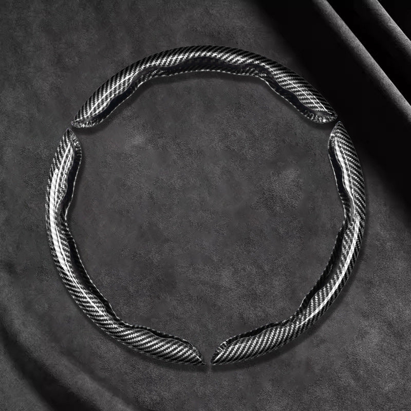 🏎️ 50% RABATT! 🎮 Universellt rattöverdrag i kolfiber – ergonomisk fjärilsdesign, halkskyddad och snabbmonterad – för bättre grepp och kontroll 🏁